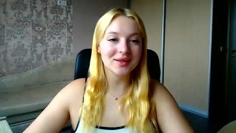 Snapshot of _mila_la_ chatting on 06.22.26 Melanie online show from 06.22.26