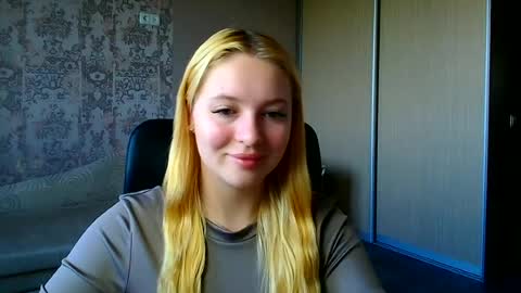 Snapshot of _mila_la_ chatting on 06.27.26 Melanie online show from 06.27.26