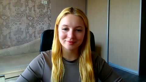 Snapshot of _mila_la_ chatting on 06.27.26 Melanie online show from 06.27.26
