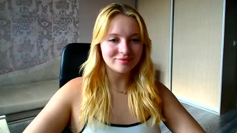 Snapshot of _mila_la_ chatting on 07.06.26 Melanie online show from 07.06.26