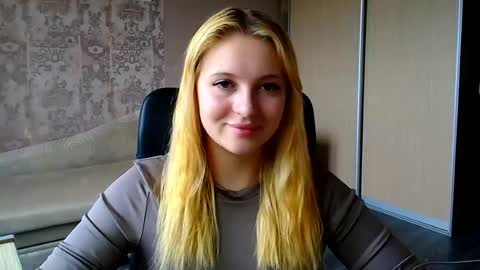 Snapshot of _mila_la_ chatting on 07.14.26 Melanie online show from 07.14.26