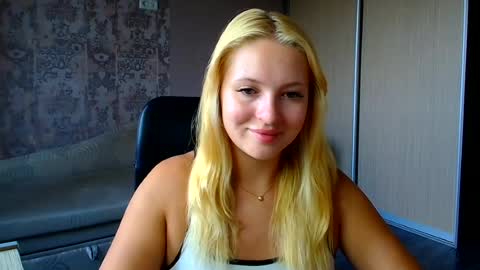 Snapshot of _mila_la_ chatting on 08.04.26 Melanie online show from 08.04.26