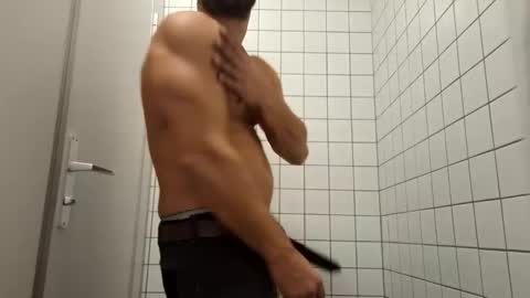 Snapshot of _misterniceguy chatting on 10.28.25 BENJI online show from 10.28.25