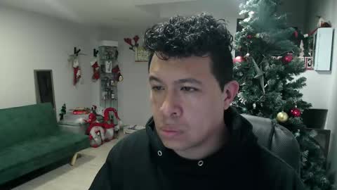 Snapshot of _mr_panda_ chatting on 12.21.25 Panda online show from 12.21.25