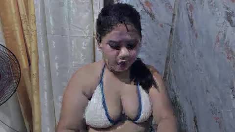 Snapshot of _natalieey chatting on 10.25.25 nics  online show from 10.25.25