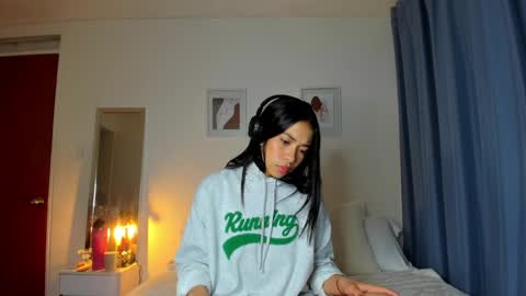 independent model natha online show from 02.21.25