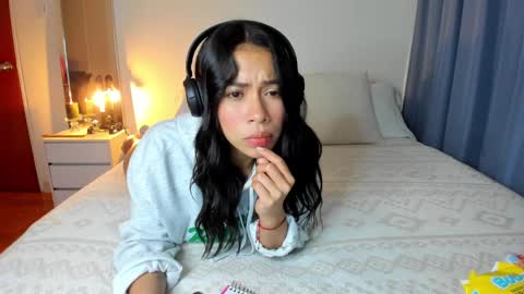 independent model natha online show from 02.25.25