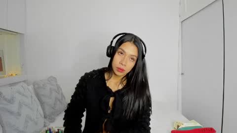 independent model natha online show from 04.30.26