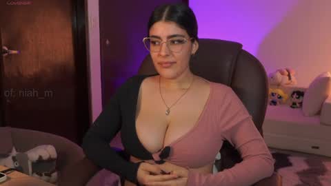 NiniHelp me by giving my show a thumbs up online show from 05.27.26