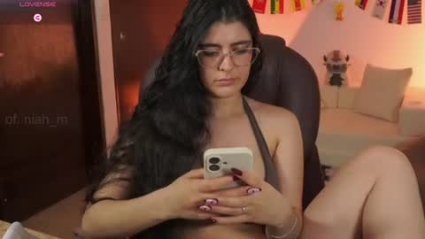 Snapshot of _niah chatting on 07.05.26 NiniHelp me by giving my show a thumbs up online show from 07.05.26