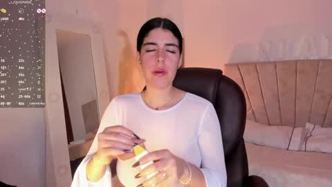 Niah  You can call me Ni or cutie haha online show from 02.10.25