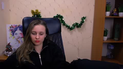 Snapshot of _nicole_new chatting on 12.28.24 Nica online show from 12.28.24