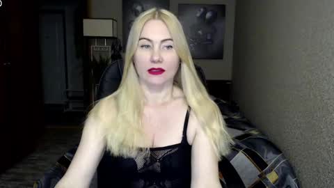 Donella    online show from 02.24.25