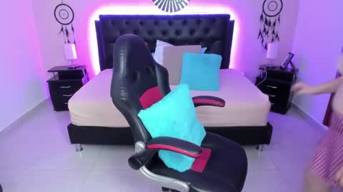 Olivia jones online show from 11.21.25