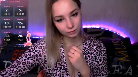 Snapshot of _pando4ka_ chatting on 11.17.25 pando4ka online show from 11.17.25