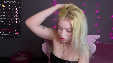 Ellie and Nika online show from 05.04.26