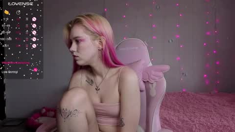 Ellie and Nika online show from 05.10.26