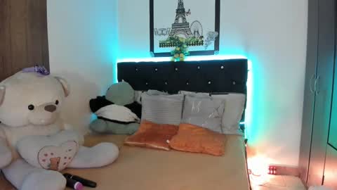 Snapshot of _rosi_berlin_ chatting on 01.31.25 _rosi_berlin_ online show from 01.31.25