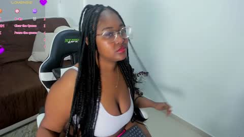 Snapshot of _sarah_banks chatting on 02.08.25 Ms. JONES online show from 02.08.25