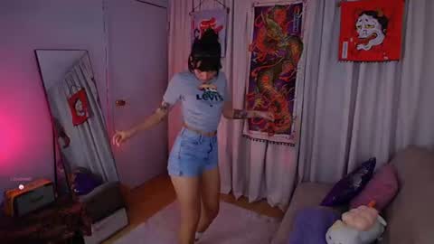 Snapshot of _sensualkitten_ chatting on 07.22.26 Laura online show from 07.22.26