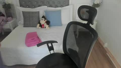 Snapshot of _sharloth chatting on 05.12.26 Sharlot online show from 05.12.26