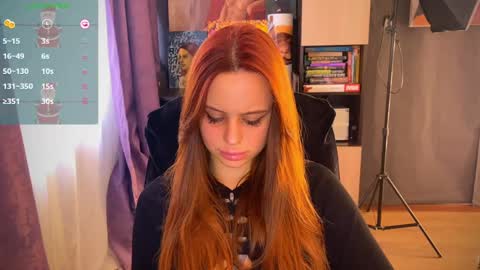 Snapshot of _slutty_fox_ chatting on 12.19.24 Alice online show from 12.19.24