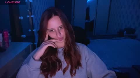 Snapshot of _slutty_fox_ chatting on 09.15.25 Alice online show from 09.15.25