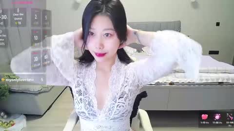 Snapshot of _smileflower_ chatting on 02.14.25 winni online show from 02.14.25