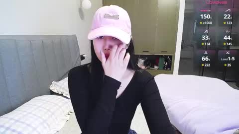 Snapshot of _smileflower_ chatting on 02.22.25 winni online show from 02.22.25