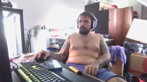 _smiley_bear27 online show from 12.14.25