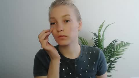 Snapshot of _snow_queen__ chatting on 04.30.26 Rachel online show from 04.30.26