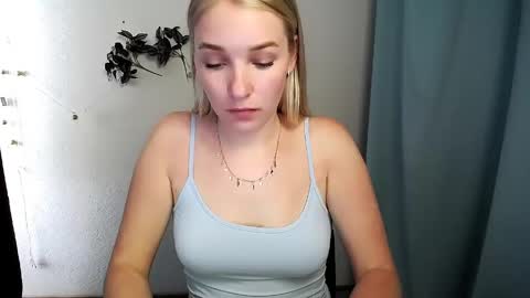 Snapshot of _snow_queen__ chatting on 05.20.26 Rachel online show from 05.20.26