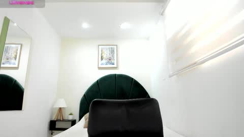 Snapshot of _sofia_cruz chatting on 04.17.26 640 200 online show from 04.17.26