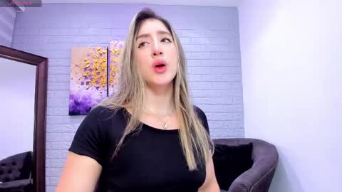 Snapshot of _sofia_cruz chatting on 04.19.26 640 200 online show from 04.19.26