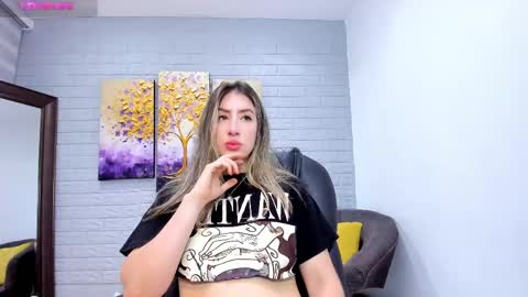 Snapshot of _sofia_cruz chatting on 04.22.26 640 200 online show from 04.22.26