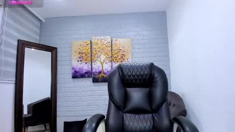 Snapshot of _sofia_cruz chatting on 04.27.26 640 200 online show from 04.27.26