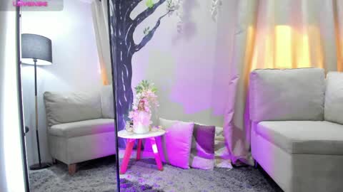 Snapshot of _sofia_cruz chatting on 04.28.26 640 200 online show from 04.28.26