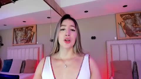 Snapshot of _sofia_cruz chatting on 05.09.26 640 200 online show from 05.09.26