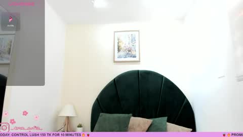 Snapshot of _sofia_cruz chatting on 05.27.26 640 200 online show from 05.27.26