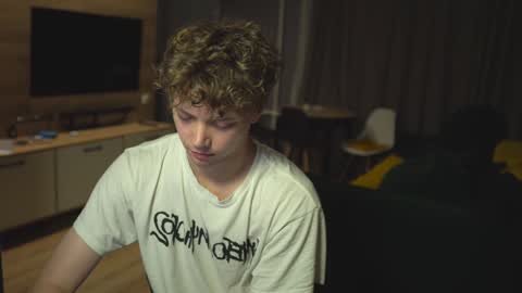 OLIVERpvt is open online show from 01.26.25