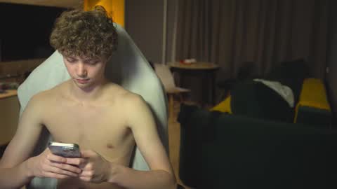 OLIVERpvt is open online show from 02.22.25