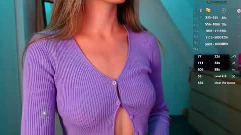 Snapshot of _sweetcams_ chatting on 09.16.25 Dasha  online show from 09.16.25
