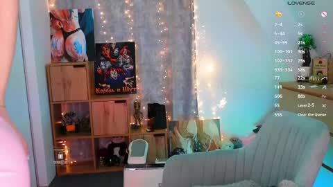 Snapshot of _sweetcams_ chatting on 05.13.26 Dasha online show from 05.13.26