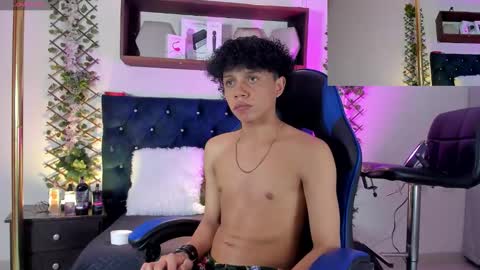 Snapshot of _taylor_black chatting on 12.04.25 Taylor online show from 12.04.25