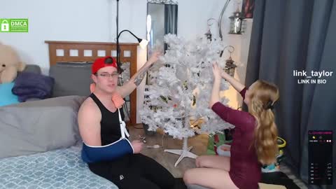 Snapshot of _taylormoon chatting on 12.27.24 Link Taylor online show from 12.27.24