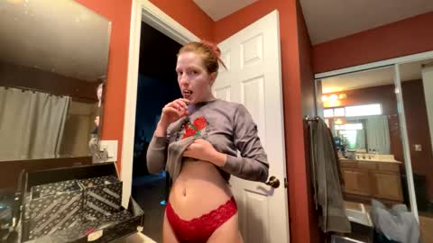 Snapshot of _thatariesbitch chatting on 12.18.24 Goddess Aries online show from 12.18.24