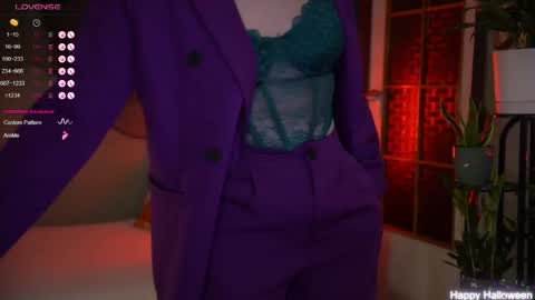 Evi online show from 10.31.25