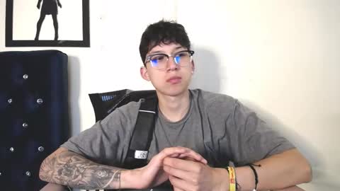 Snapshot of _thomas_hot_ chatting on 10.29.25 Thomas online show from 10.29.25