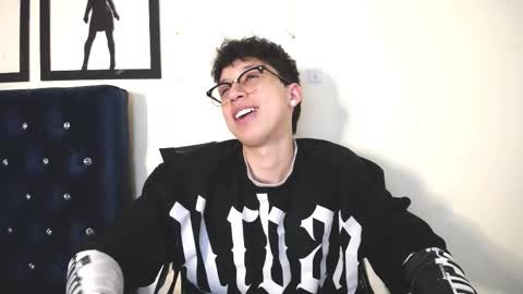 Snapshot of _thomas_hot_ chatting on 10.31.25 Thomas online show from 10.31.25