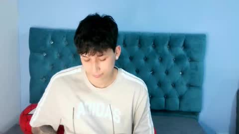 Snapshot of _thomas_hot_ chatting on 12.18.25 Thomas online show from 12.18.25